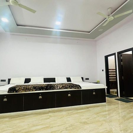 Hotel Rudra Inn , Near Railway And Bus Station , Shree Krishna Janambhoomi At 6 Min Distance , Free Parking Mathura Exterior foto