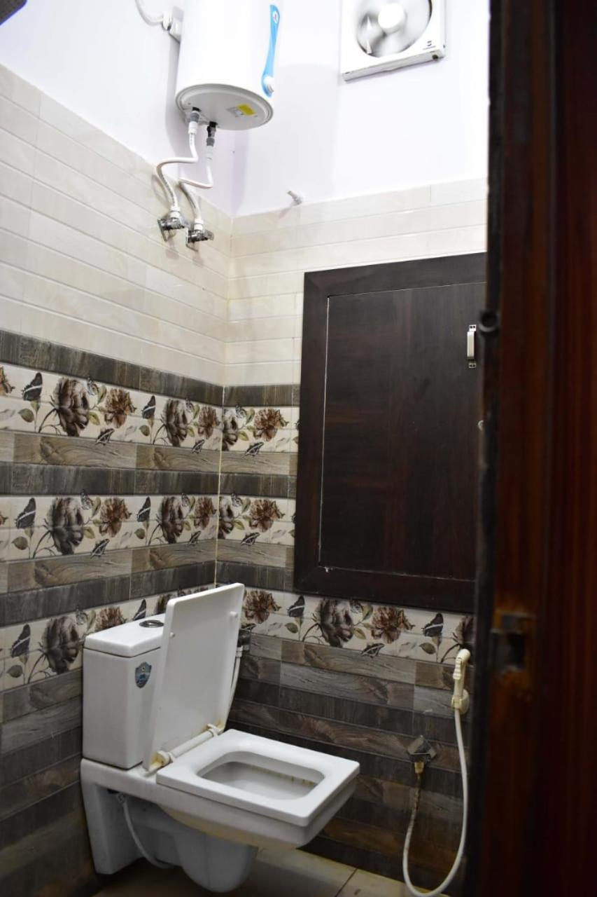 Hotel Rudra Inn , Near Railway And Bus Station , Shree Krishna Janambhoomi At 6 Min Distance , Free Parking Mathura Exterior foto