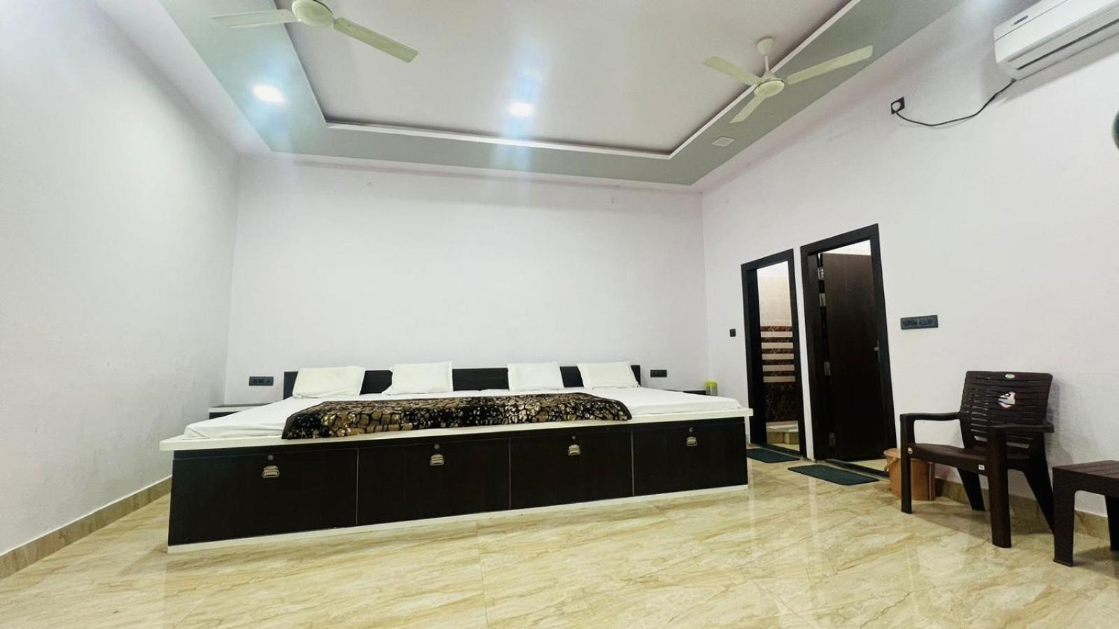Hotel Rudra Inn , Near Railway And Bus Station , Shree Krishna Janambhoomi At 6 Min Distance , Free Parking Mathura Exterior foto