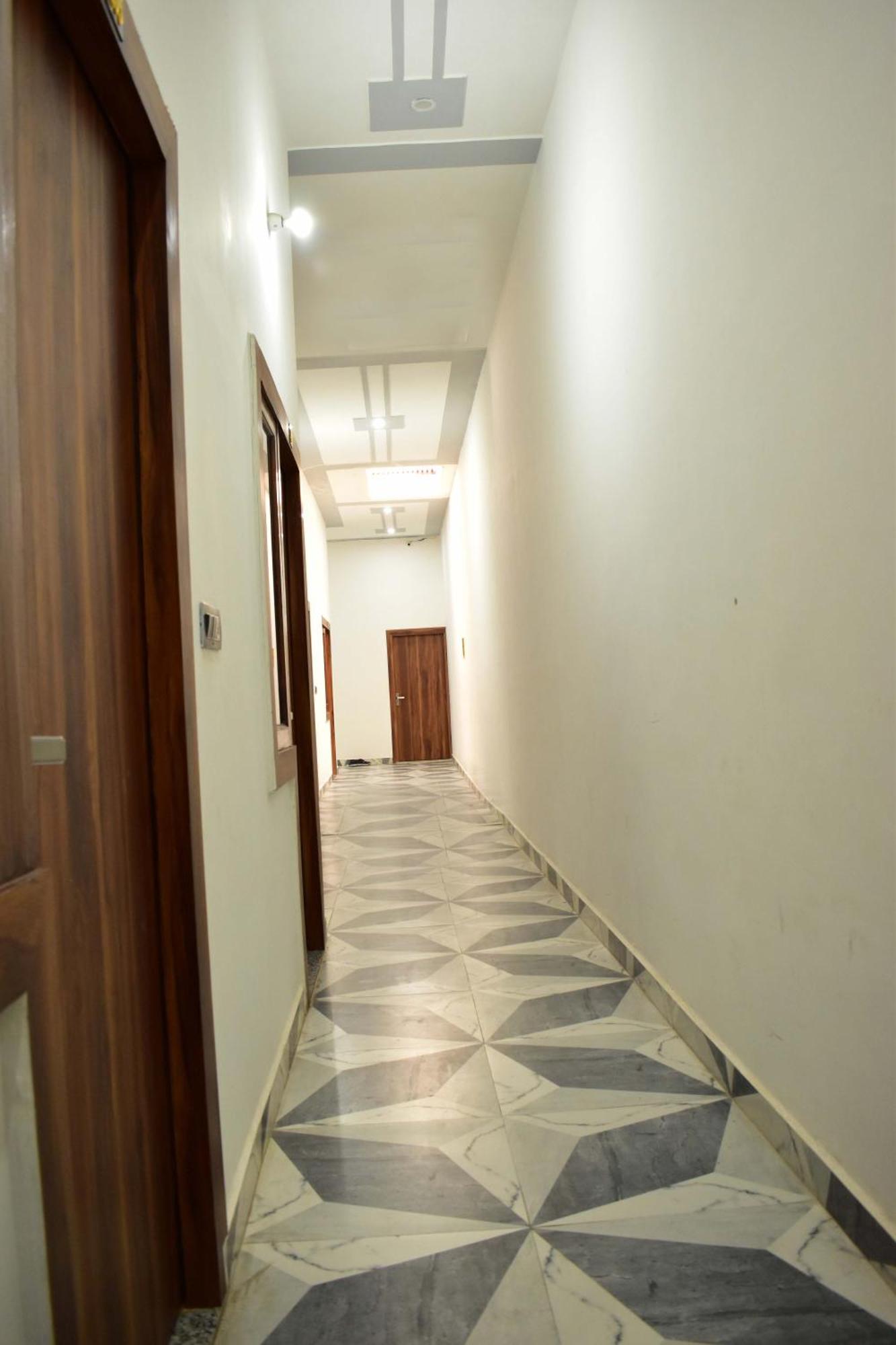 Hotel Rudra Inn , Near Railway And Bus Station , Shree Krishna Janambhoomi At 6 Min Distance , Free Parking Mathura Exterior foto