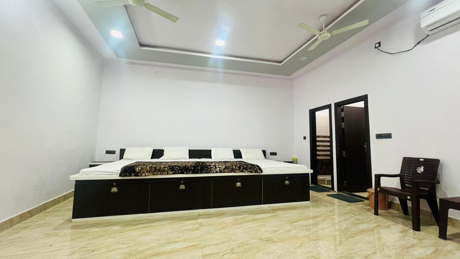 Hotel Rudra Inn , Near Railway And Bus Station , Shree Krishna Janambhoomi At 6 Min Distance , Free Parking Mathura Exterior foto