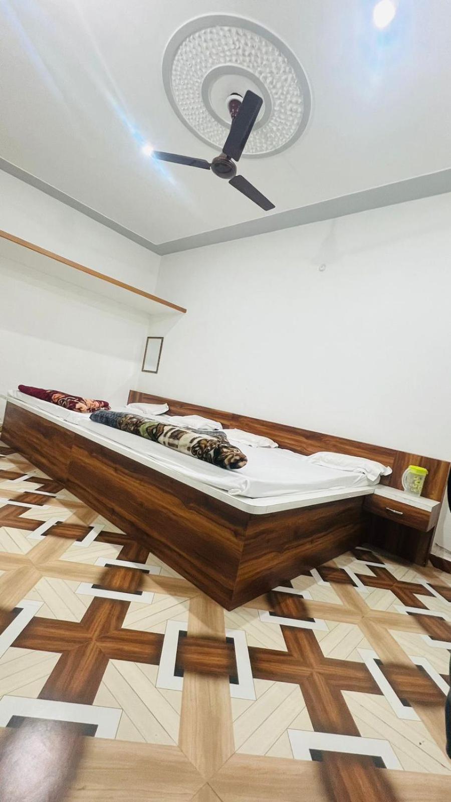 Hotel Rudra Inn , Near Railway And Bus Station , Shree Krishna Janambhoomi At 6 Min Distance , Free Parking Mathura Exterior foto