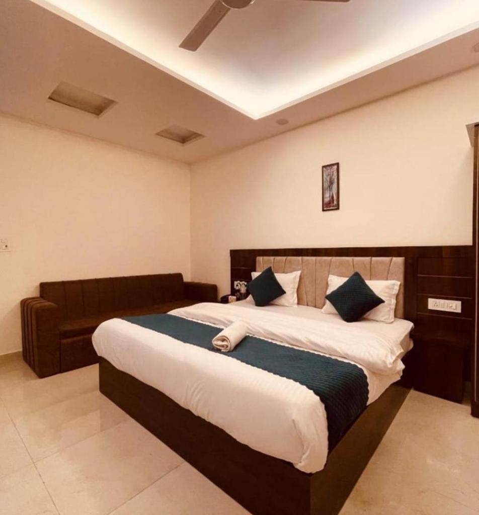 Hotel Rudra Inn , Near Railway And Bus Station , Shree Krishna Janambhoomi At 6 Min Distance , Free Parking Mathura Exterior foto